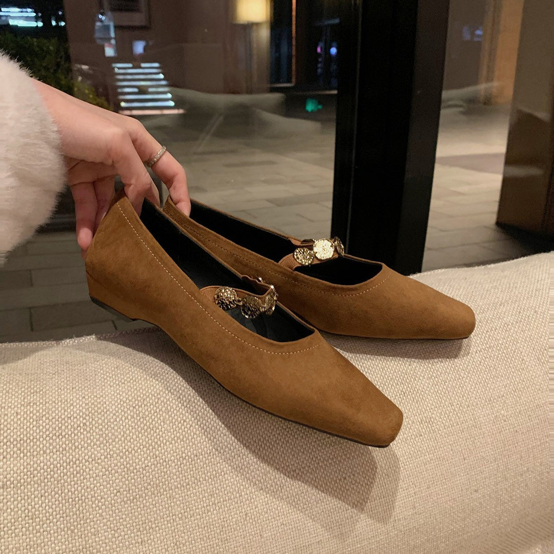 Damen Ballerina mit dekorativen Metallakzenten und bequemer Innensohle EB