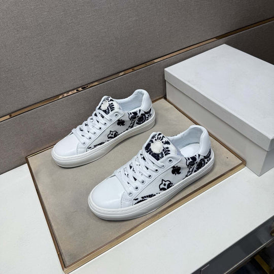 Damen Sneakers mit einzigartigem floralen Muster und komfortabler Gummisohle EB
