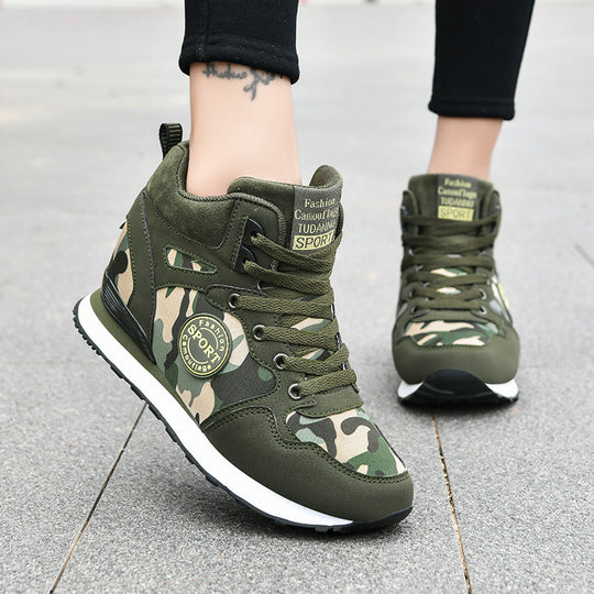 Damen Sportliche High-Top Sneakers im Camouflage-Design EB