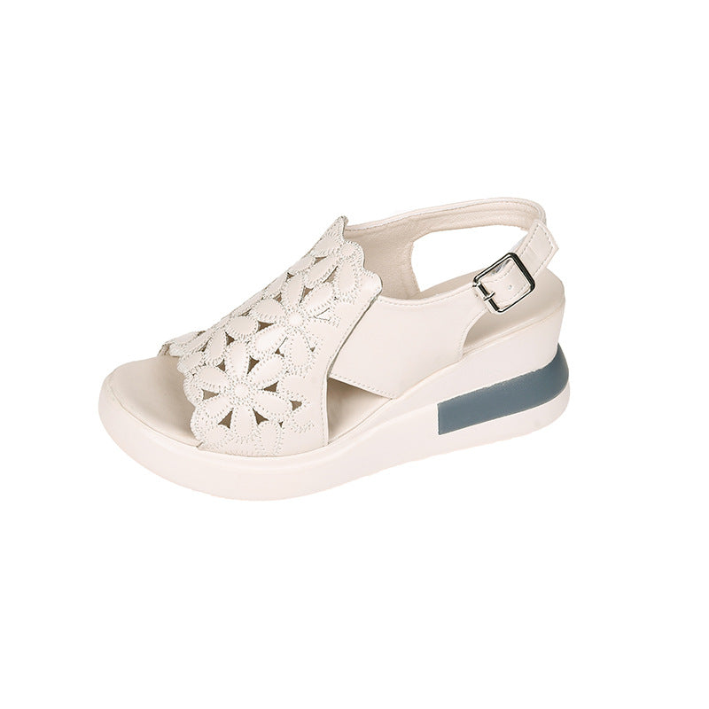 Damen nan Keilsandale mit floraler Laserperforation gepolsterter anatomischer Innensohle und verstellbarem Fersenriemen EB