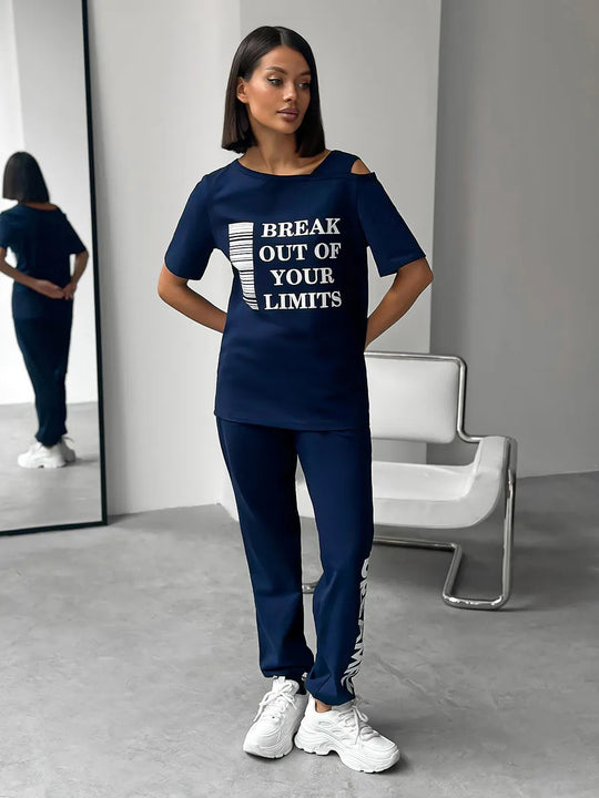 Damen lässiges Lounge-Set mit Cut-Out Schulter und Statement-Print Eichborn Berlin