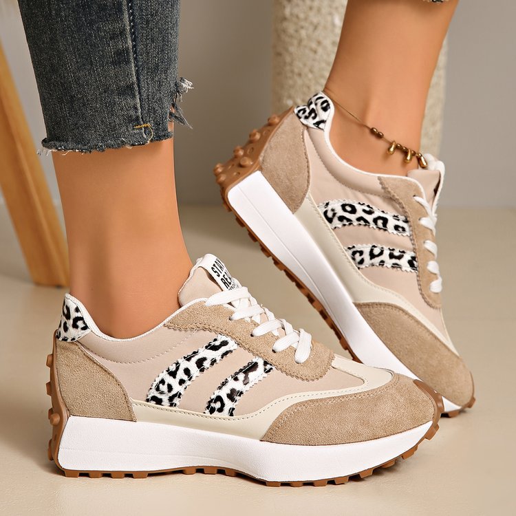 Damen Plateau-Laufsneaker mit Wildlederoptik und Leo-Akzenten EB