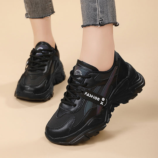Damen Sportliche Sneaker mit atmungsaktiver Konstruktion und rutschfester Sohle EB