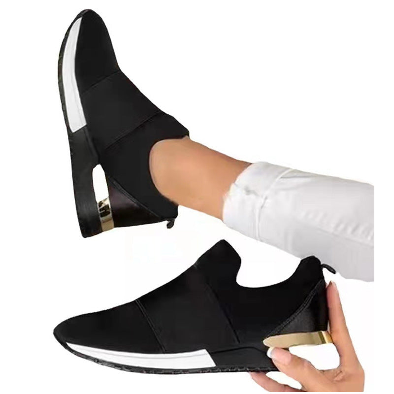 Damen Sportliche Slip-On Sneakers mit atmungsaktiver Mesh-Oberfläche und elegantem Akzent EB