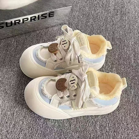 Damen Sneakers mit flauschigem Innenfutter und verspieltem Schnürsystem EB