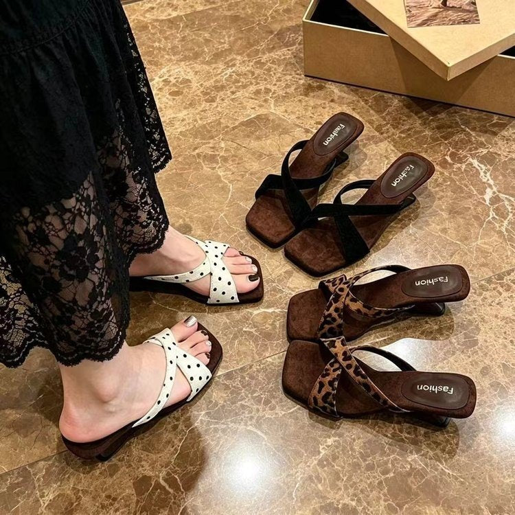 Damen elegante Riemchen-Sandaletten mit Punkten und komfortablem Fußbett EB