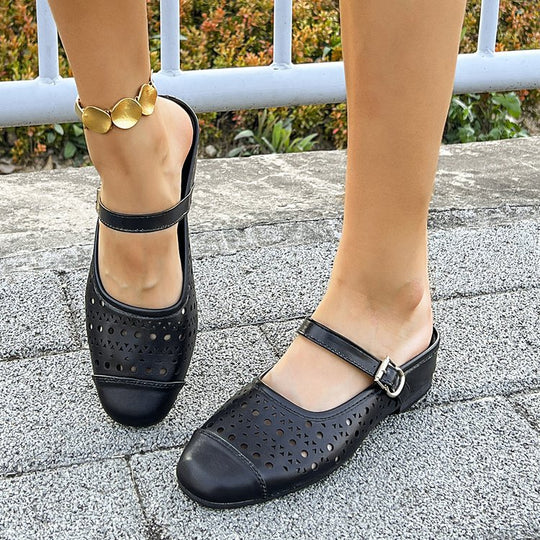 Damen Komfortable Slip-On Sandaletten mit perforierten Designs und verstellbarem Riemen EB