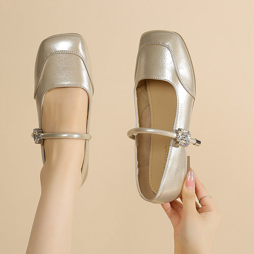 Damen Ballerinas mit dekorativem Riemen und glänzendem Finish EB
