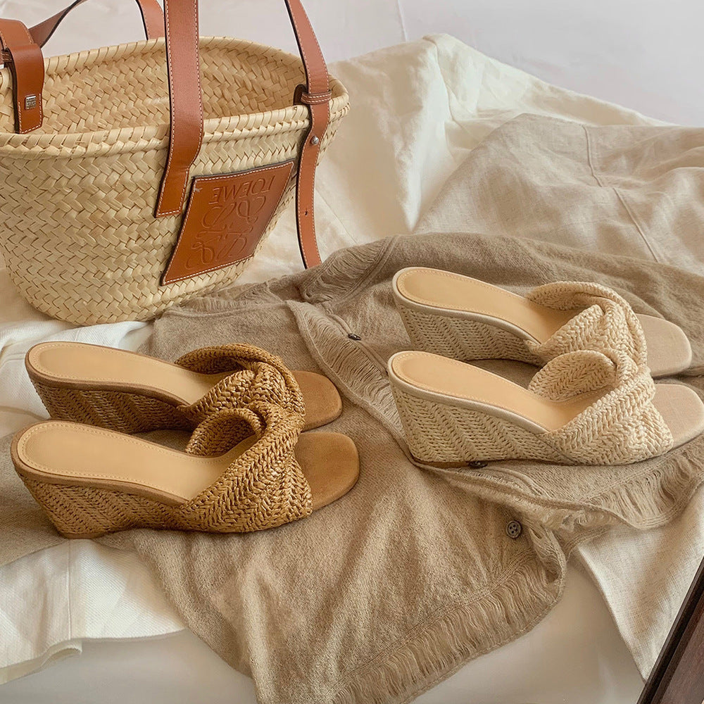 Damen Wedgesandalen mit kunstvoll geflochtenem Riemendesign und komfortablem Fußbett EB