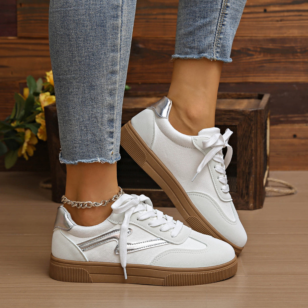 Damen Sportliche Sneaker mit robustem Sohlenprofil und modischen Details EB