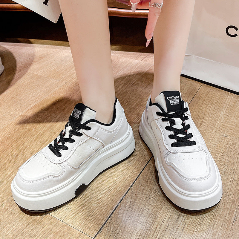 Damen Plateau-Sneaker mit trendiger Silhouette und bequemer Dämpfung EB