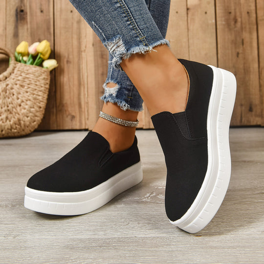 Damen Slip-On Freizeit-Sneaker mit breiter Leichtlauf-Plateausohle weichem Microvelours-Obermaterial und elastischen Seiteneinsätzen EB