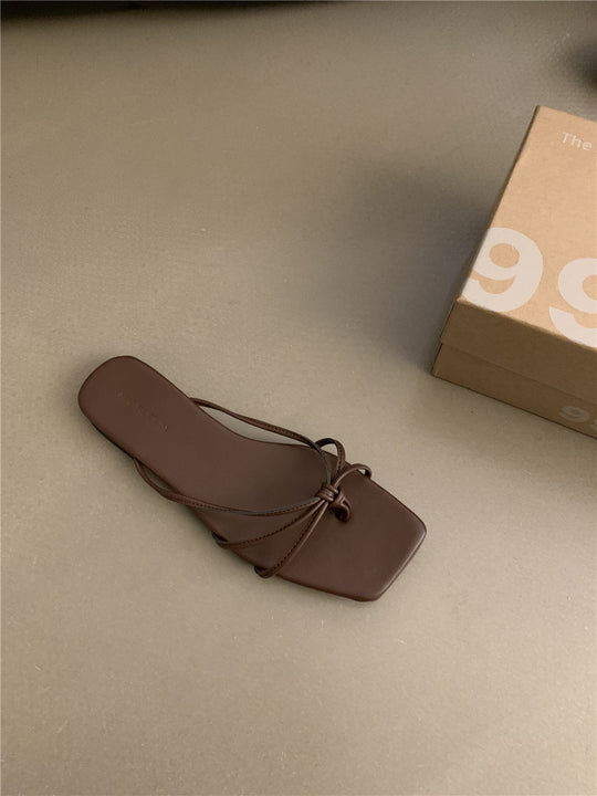 Damen Stylische Riemchen-Sandalen mit quadratischer Zehenpartie und feinem Bindedesign EB