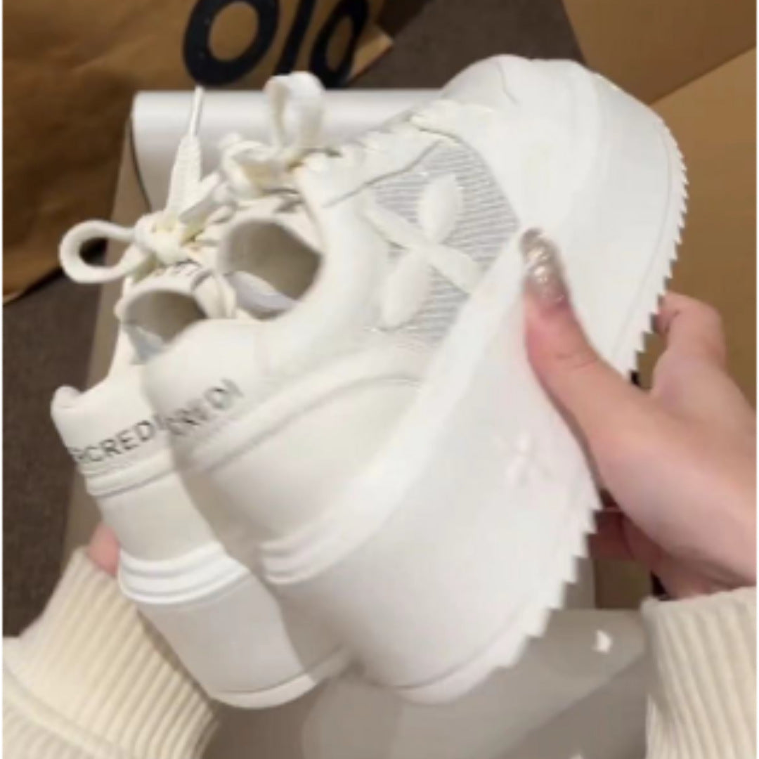 Damen Plateau-Chunky-Sneaker mit Blumenapplikation und Netz-Einsatz EB