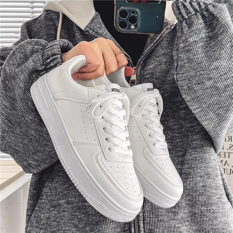 Unisex minimalistische Low-Top Court-Sneaker mit perforiertem Obermaterial, gepolstertem Fersenkragen und stoßdämpfender Laufsohle EB