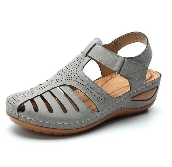 Damen Bequeme orthopädische Sandalette mit geschlossener Zehenpartie und verstellbarem Klettverschluss EB