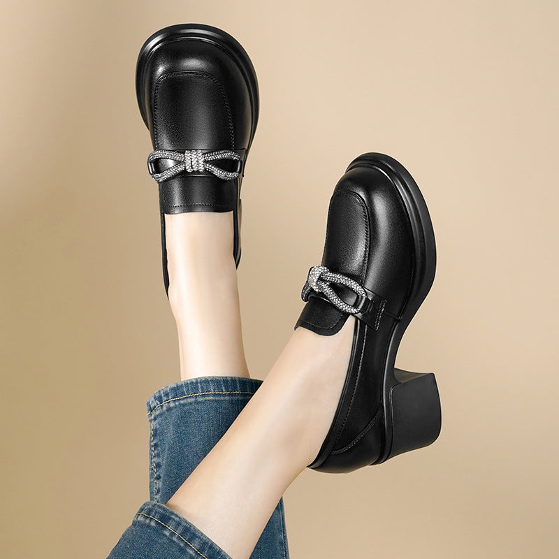 Damen Elegante Mokassins mit modischem Schmuckdetail und bequemem Absatz EB
