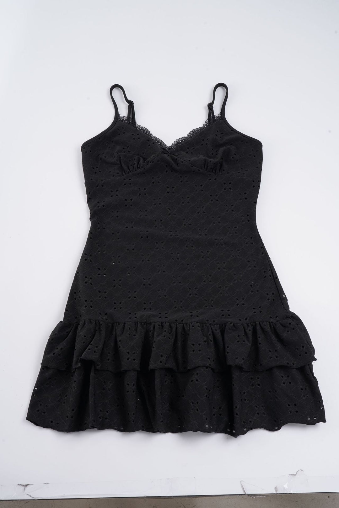 Damen Spitzentop mit voluminösem Rüschensaum und verstellbaren Trägern EB