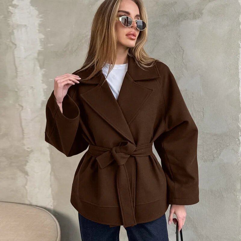 Damen Modische Wickeljacke aus hochwertigem Material mit taillierbarem Gürtel EB