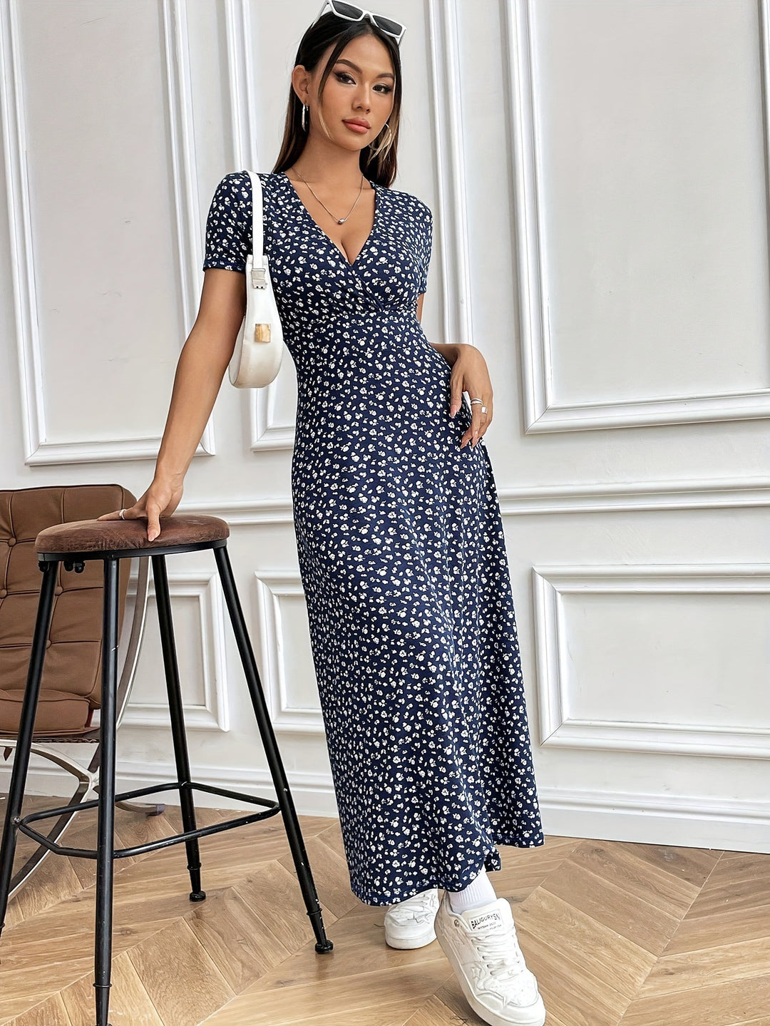 Damen Maxikleid mit elegantem Wickelausschnitt und floralem Muster EB