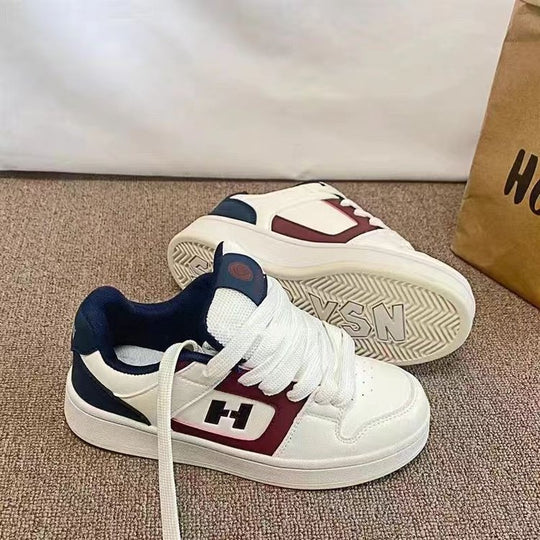Damen Sportliche Sneakers mit kontrastierenden Farbakzenten und dämpfender Sohle EB