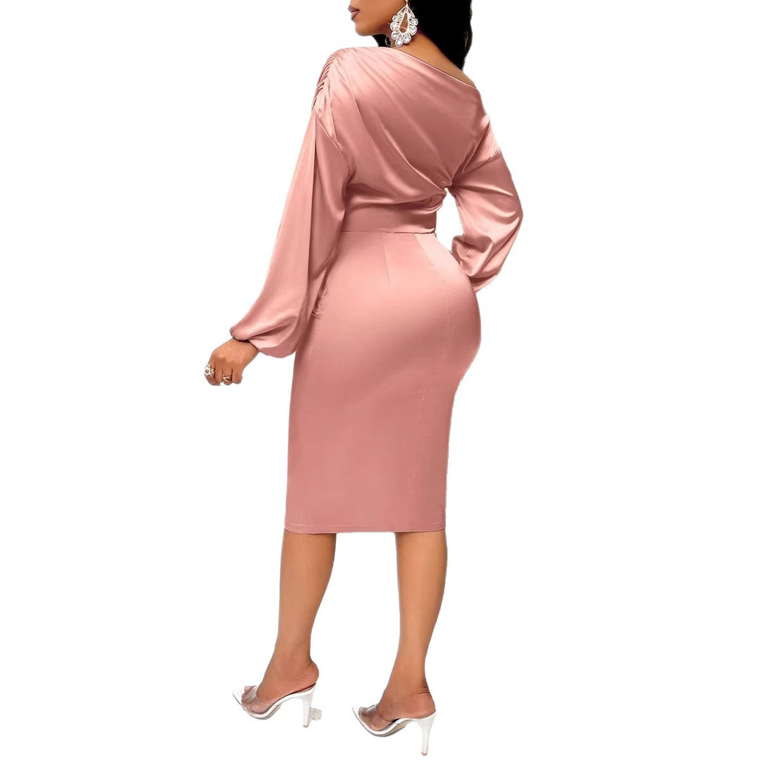 Damen figurbetontes Kleid mit asymmetrischem Ausschnitt EB