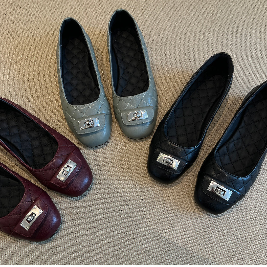 Damen Ballerinas mit luxuriösem Steg und markantem Logo EB