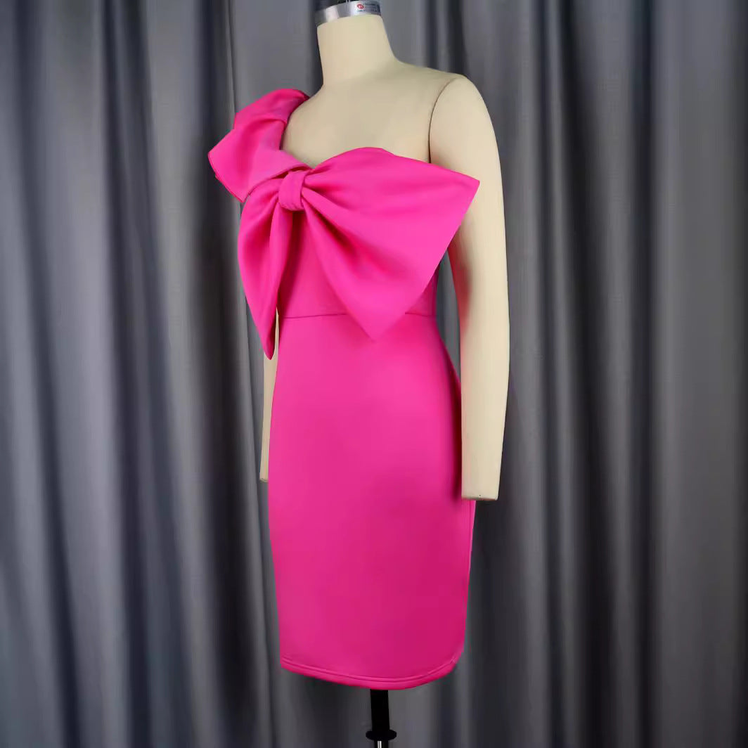 Damen figurbetontes Kleid mit einem großzügigen Schleifendetail EB