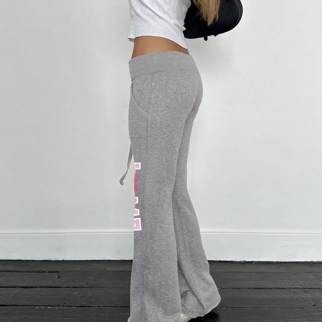 Damen nan weiche Flared-Jogginghose mit Kordelzug, Eingrifftaschen und auffälligem Love-Print EB