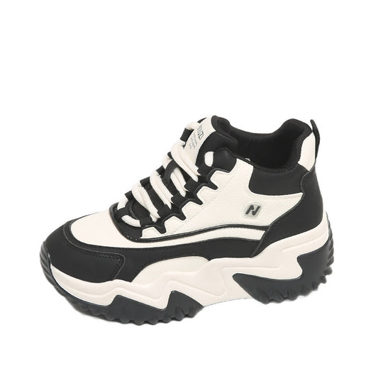 Damen Sportliche High-Top Sneakers mit robustem Profil und dynamischem Design EB