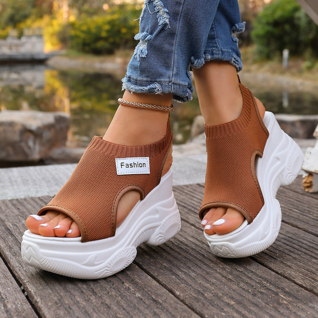 Damen Komfortable und modische Riemchen-Sandalen mit Plateau-Rand EB