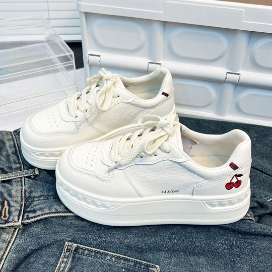 Damen Sneaker mit modischem Plateau und applikierter Kirschstickerei EB