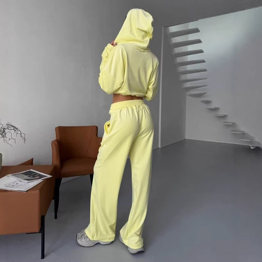Damen cropped Zip-Hoodie mit elastischem Saum und locker fallende Palazzo-Jogginghose Eichborn Berlin