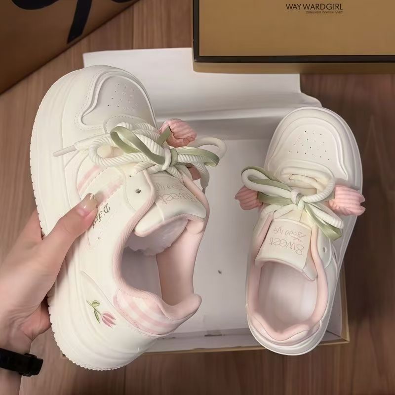 Damen Sneakers mit verspieltem Design und dekorativen Schleifen von EB