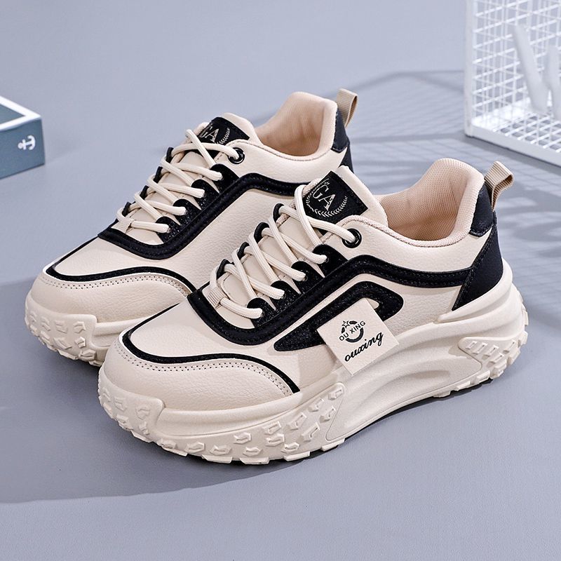 Damen Sportliche Sneakers mit dynamischer Sohle und modernem Design EB