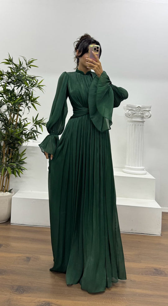 Damen Maxikleid mit figurschmeichelndem Schnitt und eleganter Raffung EB