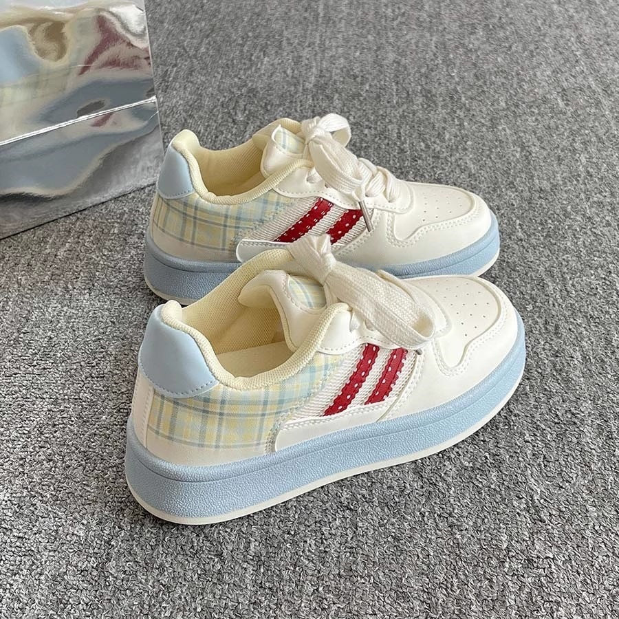 Damen Modischer Sneaker mit verspieltem Karomuster EB