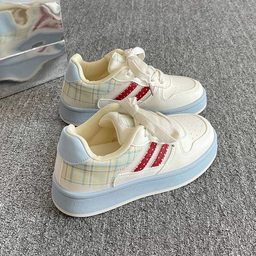 Damen Modischer Sneaker mit verspieltem Karomuster EB