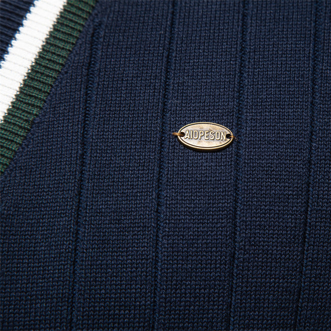 Herren Strickjacke mit elegantem V-Ausschnitt und feiner Rippstruktur EB