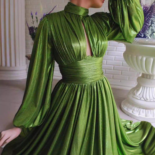 Damen Elegantes Maxikleid mit plissierten Details und luxuriösem Fall EB