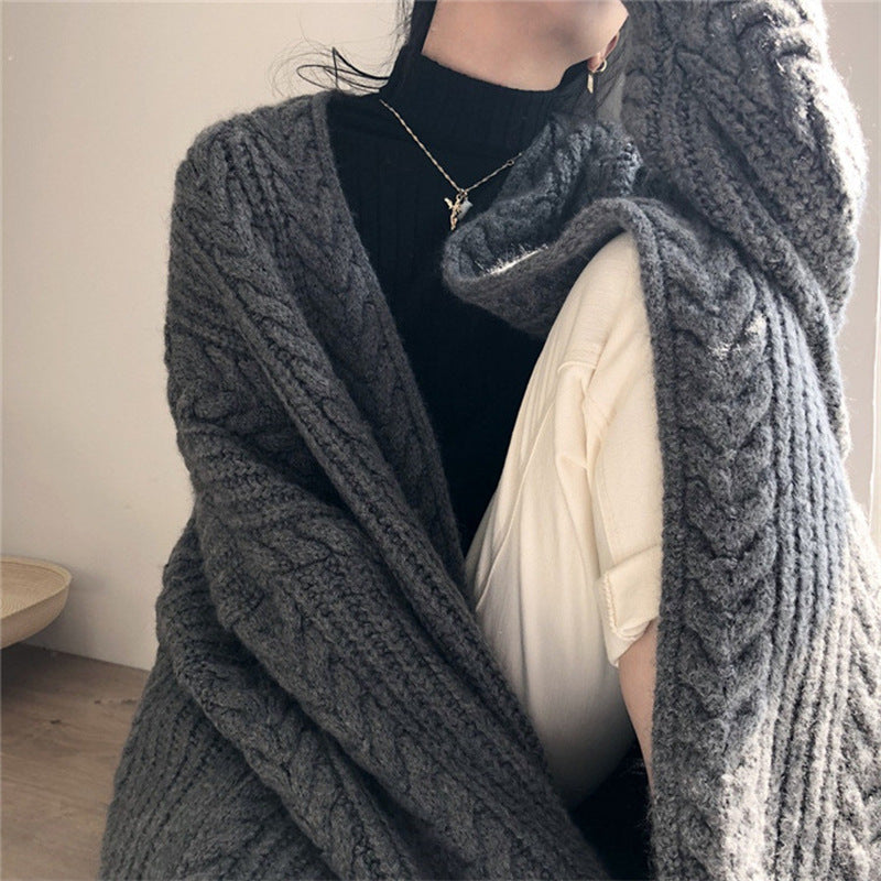 Damen Strickponcho mit tiefem V-Ausschnitt und trendigem Zopfmuster EB