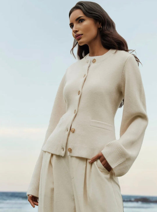 Damen elegante Strickjacke mit Knopfdetails und praktischen Taschen EB