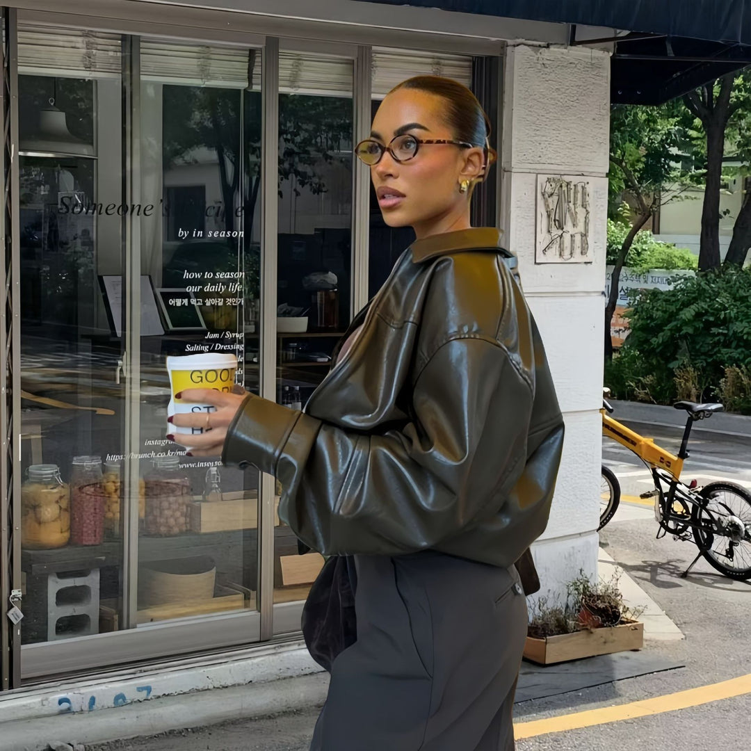 Damen Lässige Kunstlederjacke mit oversized Schnitt und eleganten Details EB