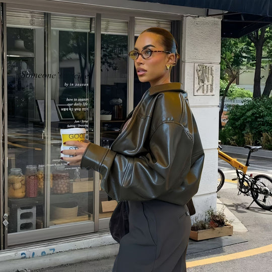 Damen Lässige Kunstlederjacke mit oversized Schnitt und eleganten Details EB