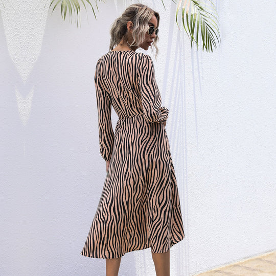 Damen Wickelkleid mit taillierter Silhouette und eleganten Puffärmeln EB