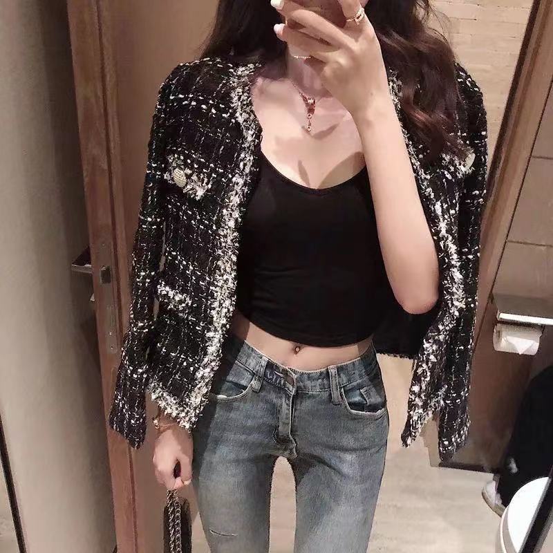 Damen nan kurze Bouclé-Tweedjacke im klassischen Schnitt mit Fransenbesatz und Zierknöpfen EB