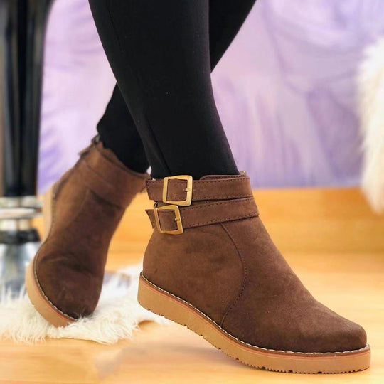 Damen nan Wildlederoptik Ankleboot mit doppelter Zierschnalle, seitlichem Reißverschluss und rutschfester Profilsohle EB