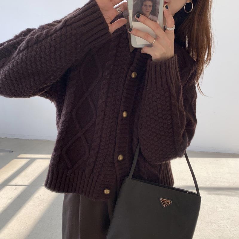 Damen Grobstrick-Cardigan mit Knopfdetails und Zopfmuster EB