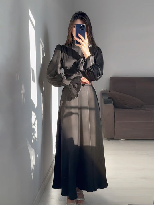 Damen Maxikleid mit verspielten Puffärmeln und elegantem Schnitt EB