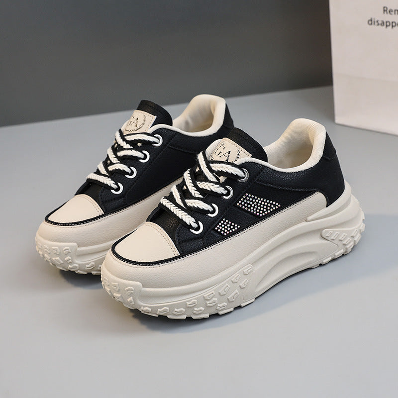 Damen Sneaker mit hochgezogenem Sohlenprofil und reflektierendem Design EB